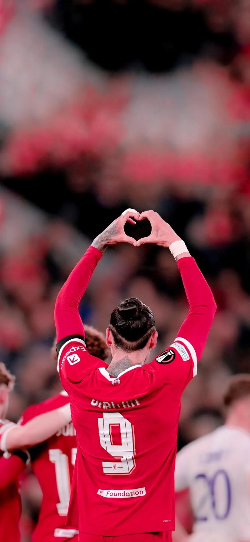 莫德里奇接受前克罗地亚主教练比利奇的个人专访（前克罗地亚主帅比利奇对莫德里奇进行个人专访）