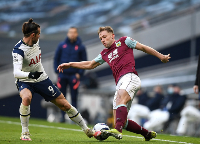 尴尬！松岛辉空效仿王楚钦，倒地爆冲失败，专属王之爆冲（尴尬一幕：松岛辉空模仿王楚钦“王之爆冲”倒地失败，这动作果然是专属）