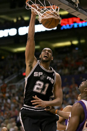 米体：将有一万名左右的那不勒斯球迷远征罗马，警方压力很大（米体：近万名那不勒斯球迷将赴罗马，警方面临重压）