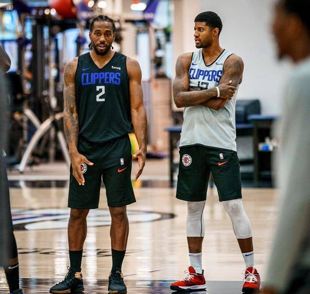 吉拉尔迪：能首发我感到非常高兴，罗马的目标是赢得欧联杯（吉拉尔迪：首发让我很开心，罗马目标是夺得欧联杯冠军）