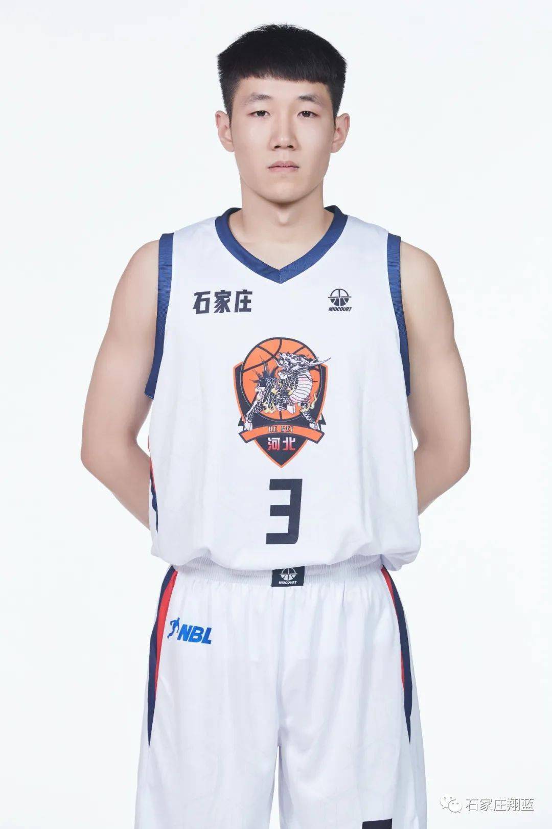 哈登狂砍55分封神！成NBA首位双队史得分王，36岁飙10记三分创多项纪录（哈登36岁轰55分飙10记三分，成NBA首位双队史得分王并刷新多项纪录）